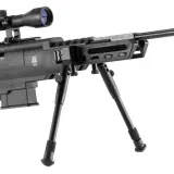 Carabine air comprimé avec lunette et bipied, idéale pour le tir sportif de précision.