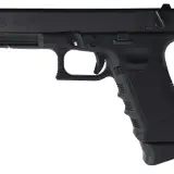 Pistolet Glock 18C, fabriqué en Autriche, calibre 9x19, avec sa poignée texturée et son chargeur étendu.