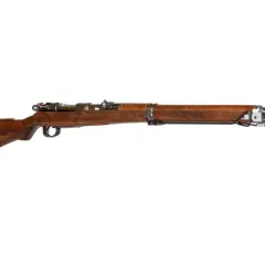 Un fusil japonais en bois et métal, avec sa crosse courbée et son canon long, prêt pour l'action.