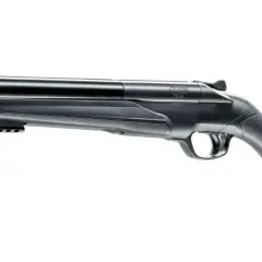 Un fusil à double canon, une arme de défense discrète, avec une poignée texturée et un rail sous le canon.