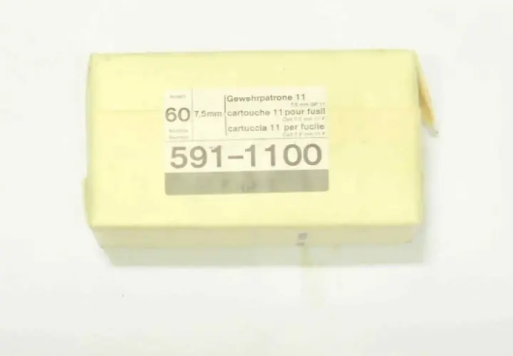 Boîte de cartouches 7,5 mm GP 11, contenant 60 munitions. Le numéro de lot est 591-1100.