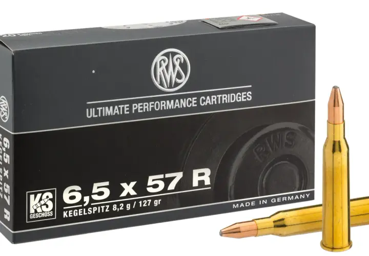 Boîte de munitions RWS calibre 6,5 x 57 R, avec deux cartouches visibles. La balistique de ce calibre est idéale pour la chasse.