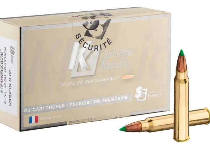 Boîte de cartouches .30 R Blaser, calibre 30r blaser balistique, avec deux munitions sur le côté. Fabrication française.