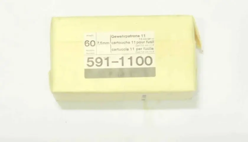 Boîte de cartouches 7,5 mm GP 11, contenant 60 munitions. Le numéro de lot est 591-1100.