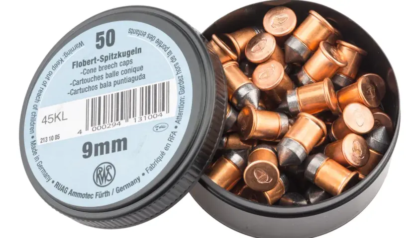 Boîte de 50 cartouches 9mm pour revolver, type Flobert, avec balles coniques en cuivre et plomb.