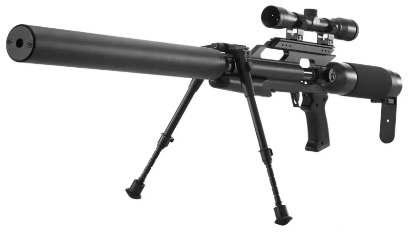 Carabine à plomb noire avec lunette, bipied et silencieux. Sa puissance est impressionnante pour une carabine à plomb.