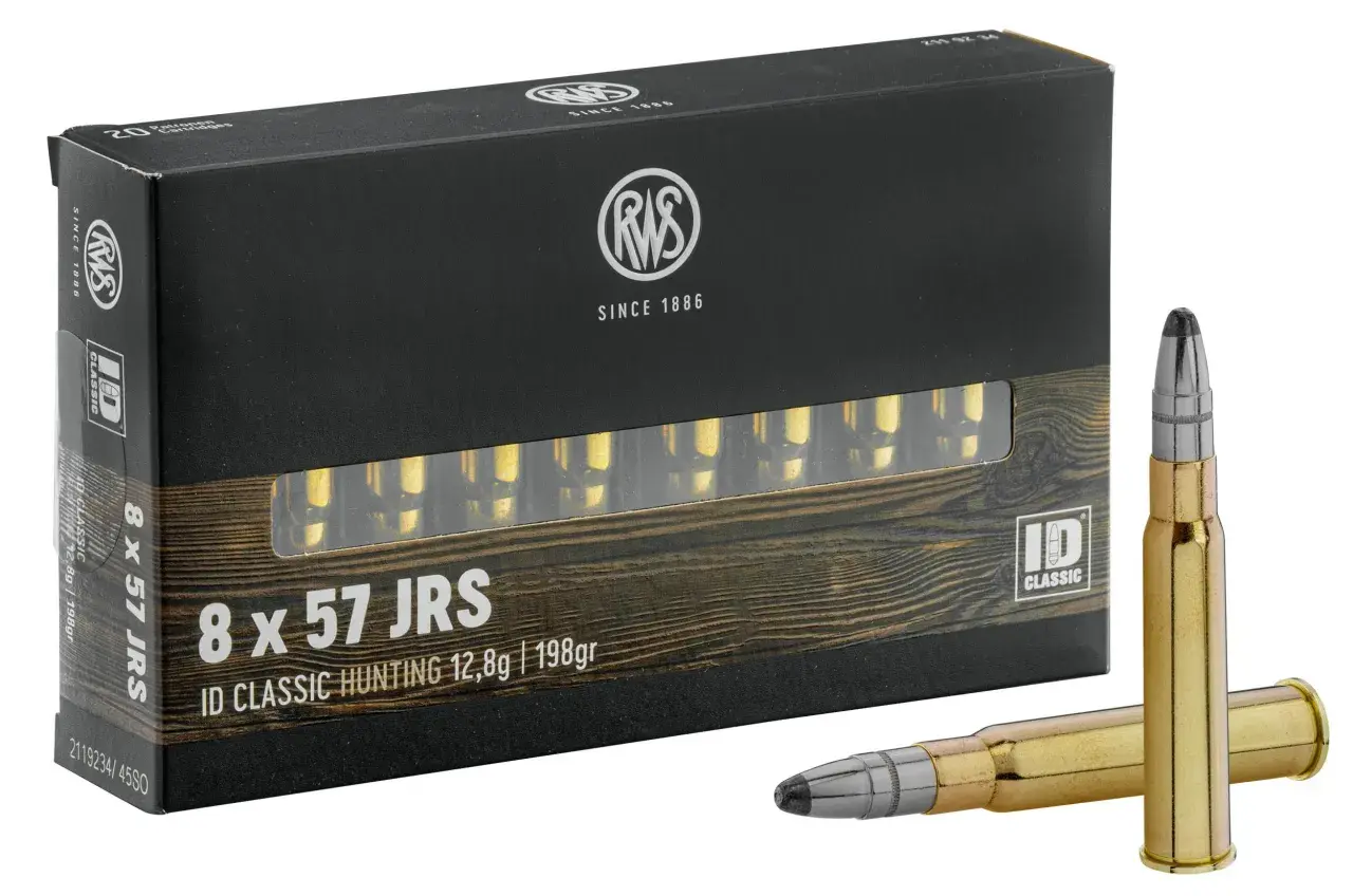 Boîte de munitions RWS 8x57 JRS, calibre Mauser, pour la chasse. Deux cartouches dorées sont posées devant.