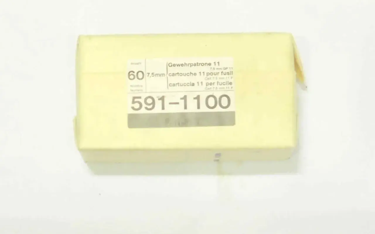 Boîte de cartouches 7,5 mm GP 11, contenant 60 munitions. Le numéro de lot est 591-1100.