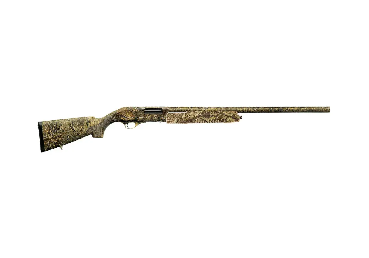 Fusil à pompe camouflage, idéal pour la chasse, classé en catégorie C ou B.