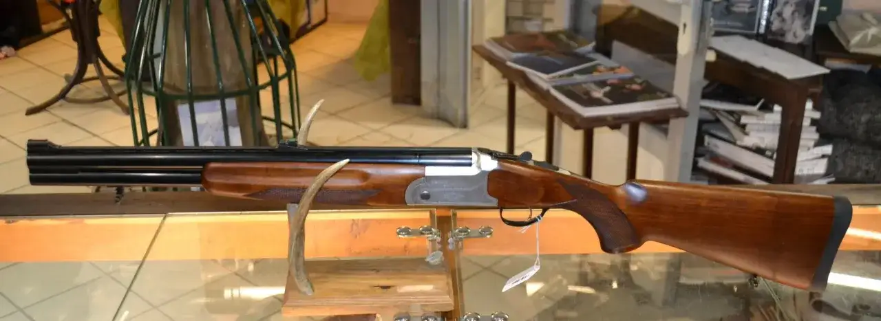 Un fusil Mercury Light, avec sa crosse en bois et ses canons doubles, est expos&eacute;. Avis sur ce mod&egrave;le ?