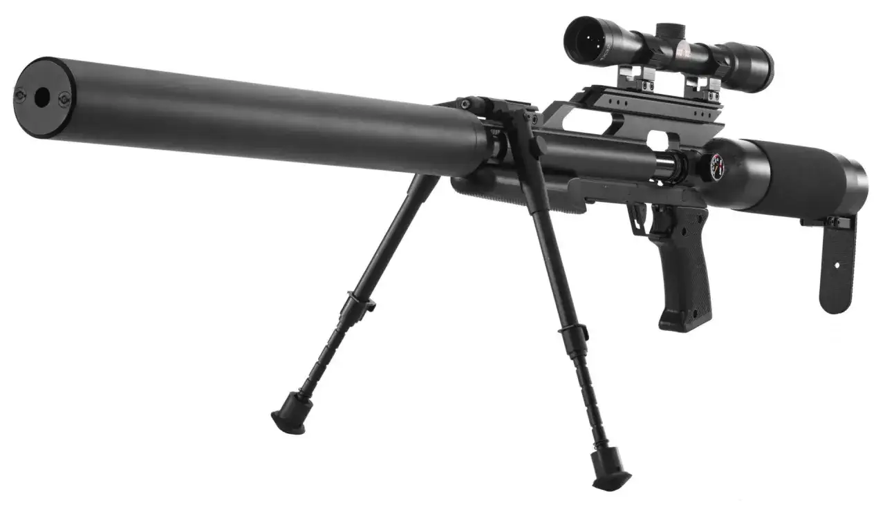 Fusil noir avec lunette, bipied et silencieux. Puissance de 20 joules pour une pr&eacute;cision redoutable.