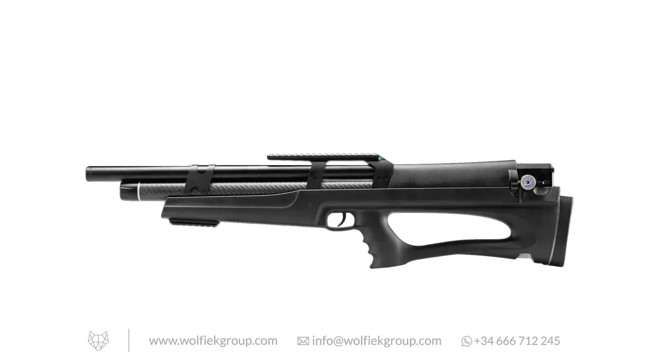 Pistolet pneumatique noir, calibre 5.5 mm, 20 joules, avec crosse ergonomique et rail sup&eacute;rieur pour accessoires.
