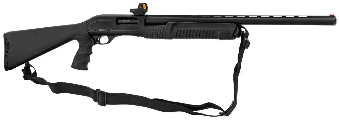 Fusil &agrave; pompe noir avec viseur reflex, pr&ecirc;t &agrave; l'action. Ce fusil &agrave; pompe riot gun est &eacute;quip&eacute; d'une sangle pour un transport facile.